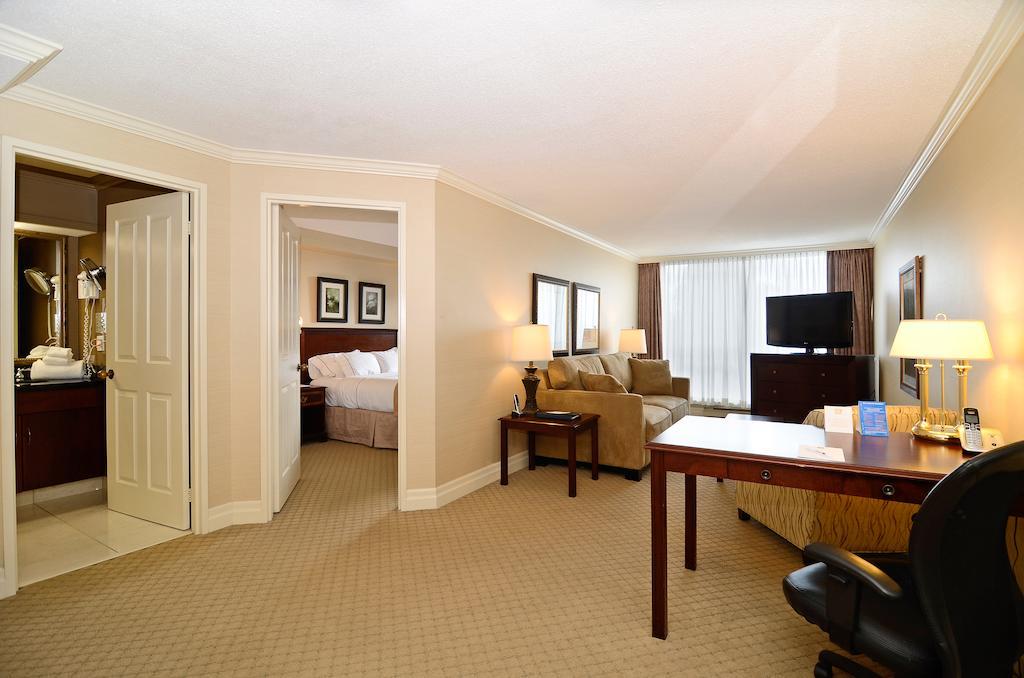 Best Western Plus Ottawa Downtown Suites Room photo